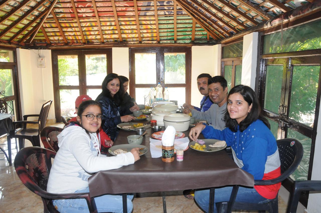 V Resorts Dudhwa Wilderness Camp Lakhimpur Buitenkant foto