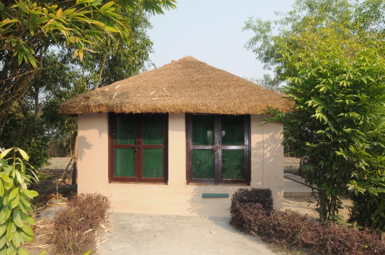V Resorts Dudhwa Wilderness Camp Lakhimpur Buitenkant foto